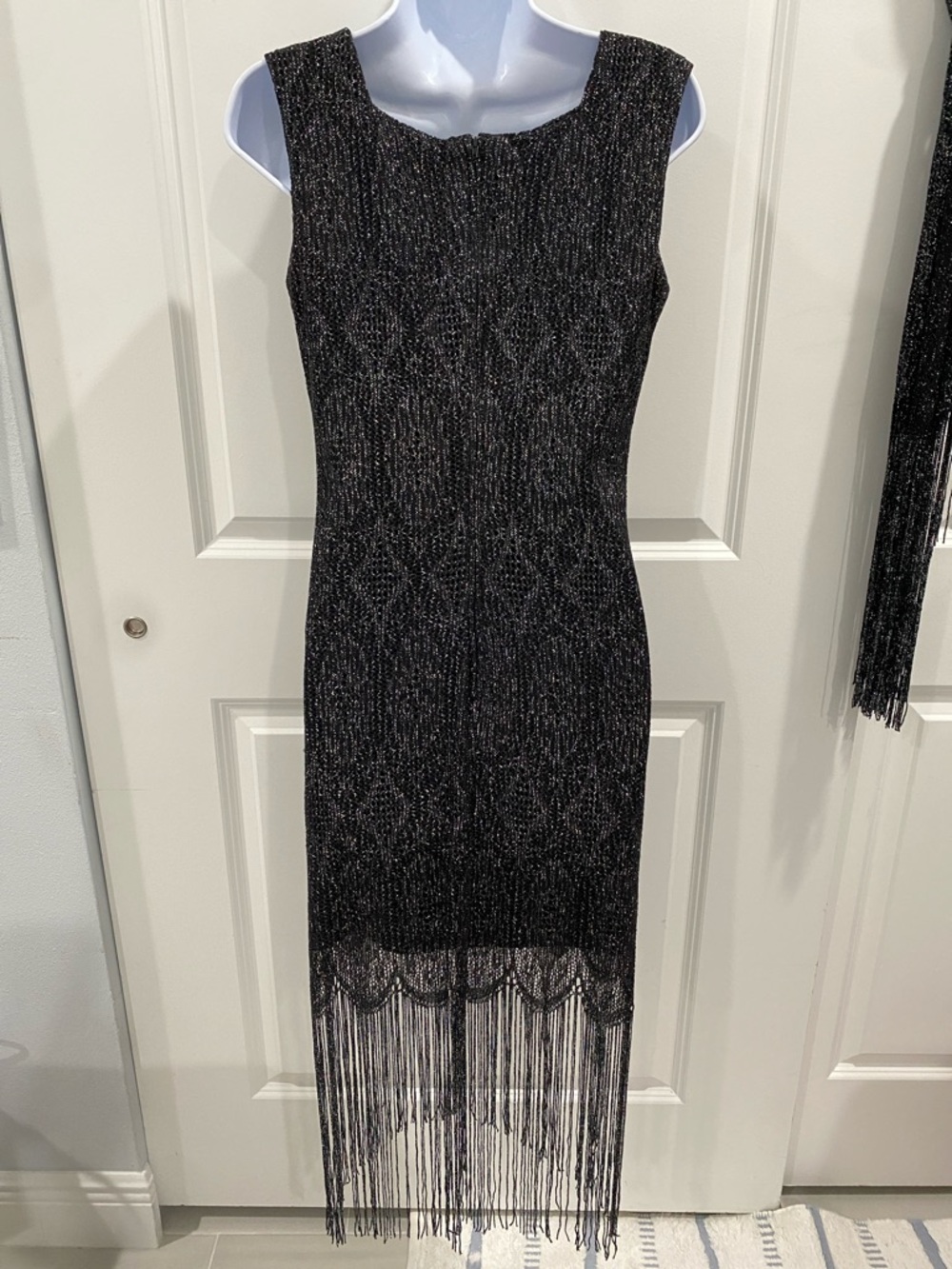 Onyx Nite Sparkly Metallic Black Cocktail Dress With Scalloped Fringe Hem Size 4 - Picture 6 of 17
